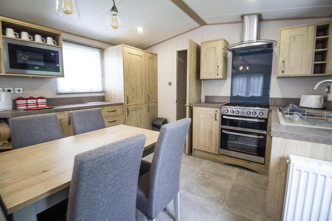 Beautiful 6 Berth Caravan With Decking At Southview Holiday Park Ref 33024O Hotel Skegness Eksteriør billede