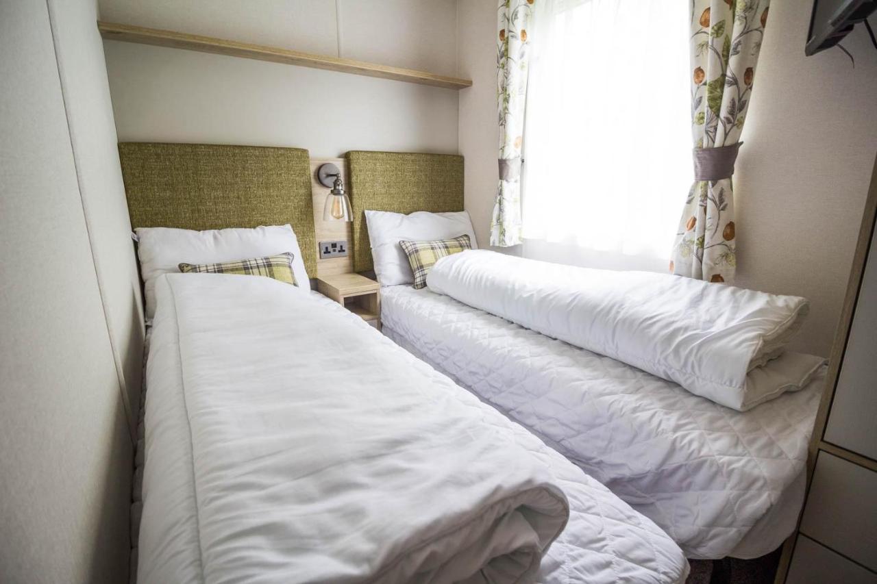 Beautiful 6 Berth Caravan With Decking At Southview Holiday Park Ref 33024O Hotel Skegness Eksteriør billede