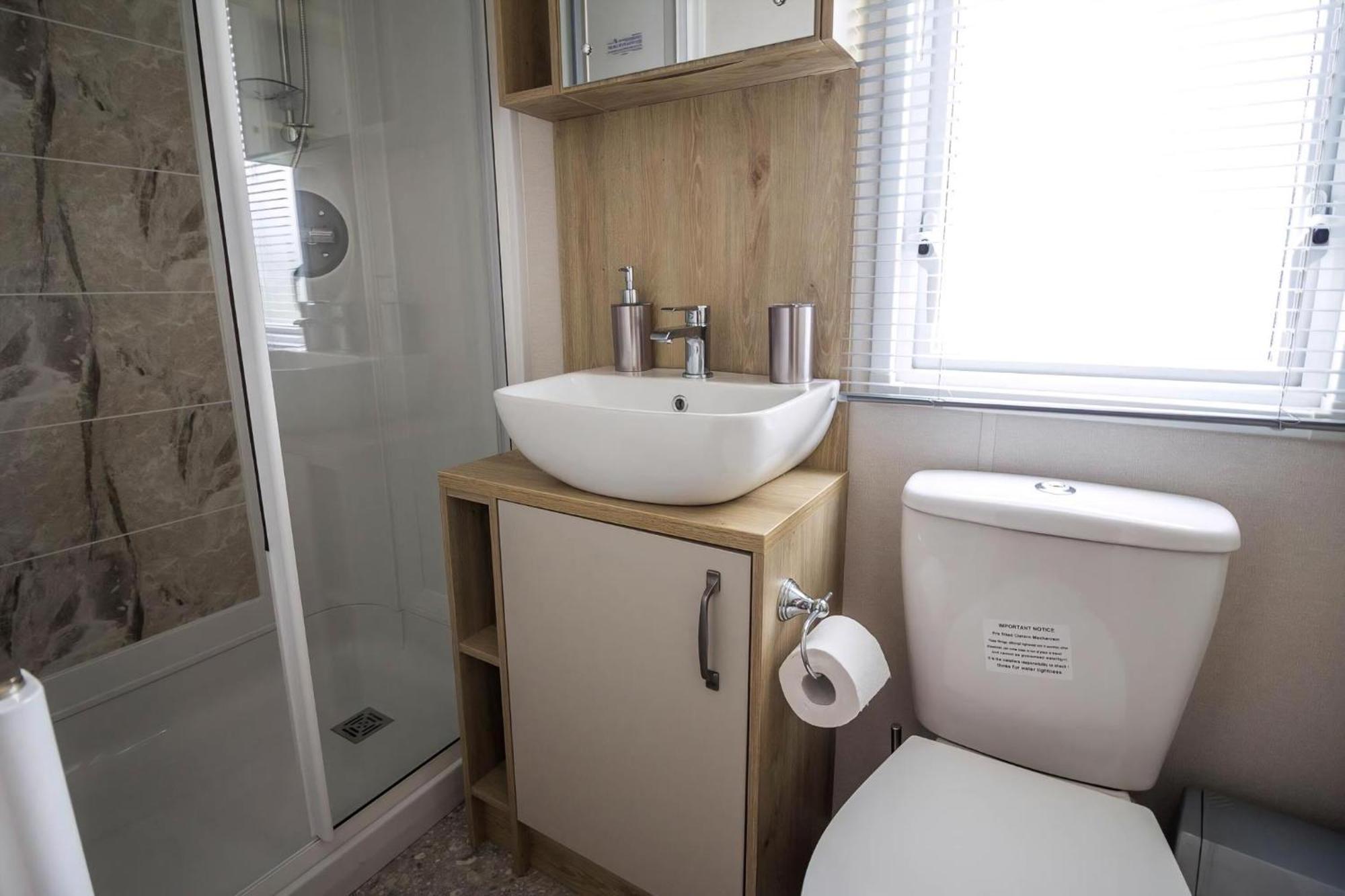 Beautiful 6 Berth Caravan With Decking At Southview Holiday Park Ref 33024O Hotel Skegness Eksteriør billede