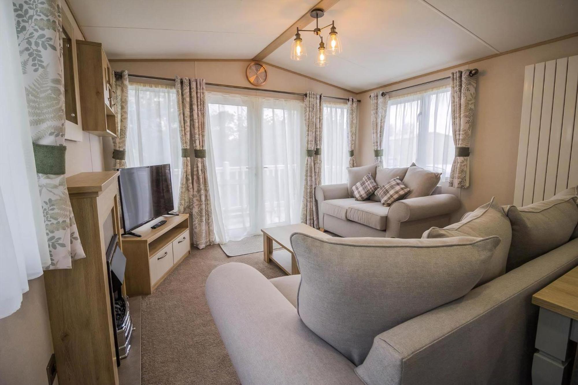 Beautiful 6 Berth Caravan With Decking At Southview Holiday Park Ref 33024O Hotel Skegness Eksteriør billede