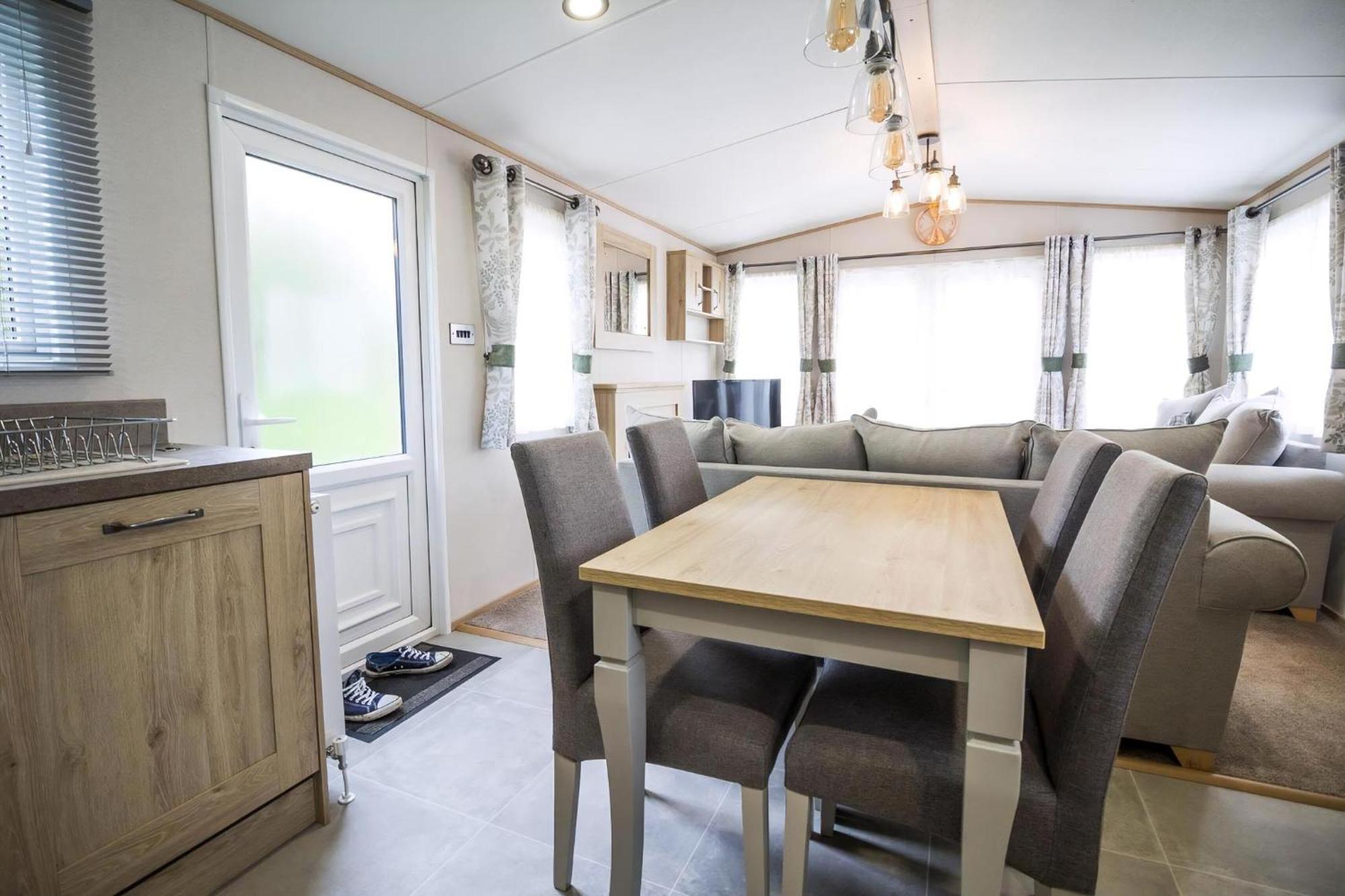 Beautiful 6 Berth Caravan With Decking At Southview Holiday Park Ref 33024O Hotel Skegness Eksteriør billede